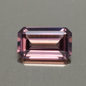 PinkZircon eme cut 9.7x5.7mm 2.52cts N zn1809