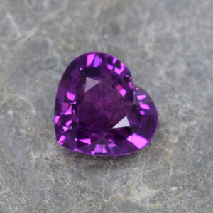 PurpleGarnet heart 8.0x7.2mm 1.70cts N pl122 crop