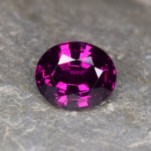 PurpleGarnet oval 10.7x9.0mm 4.90cts N pl147 crop