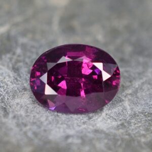 PurpleGarnet oval 7.6x5.9mm 1.51cts pl384