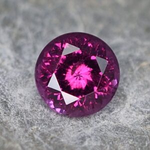 PurpleGarnet round 5.7mm 1.00cts pl600