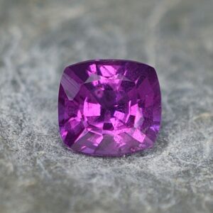 PurpleGarnet sq cush 5.7x5.4mm 0.99cts pl404