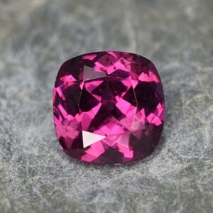 PurpleGarnet sq cush 6.0mm 1.02cts pl577
