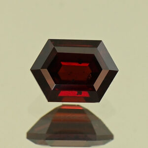 RedGarnet elong hex 7.0x5.0mm 1.07cts N rg290
