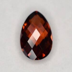 RedZircon briolette 8.0x5.0mm 1.22cts N zn2845