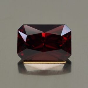 RedZircon rad 9.1x6.0mm 2.92cts N zn3007