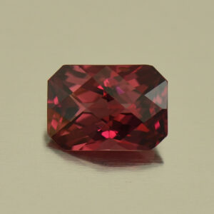 Rhodolite ch eme cut 6.9x5.0mm 1.09cts N rh395