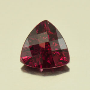 Rhodolite ch trill 8.7mm 2.37cts N rh243