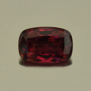 Rhodolite cush 10.4x7.0mm 2.75cts N rh430