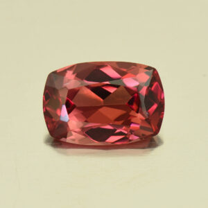 Rhodolite cush 10.7x7.4mm 2.89cts N rh553