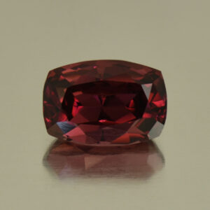 Rhodolite cush 9.9x6.9mm 3.53cts N rh429