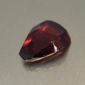 Rhodolite freeform 13.3x9.7mm 5.80cts a rh272