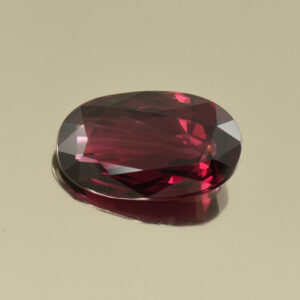Rhodolite oval 16.1x9.7mm 7.97cts N rh147