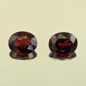 Rhodolite oval pair 14.1x11.6x6.8mm 14.0x11.3x8.1mm 20.44cts N rh752