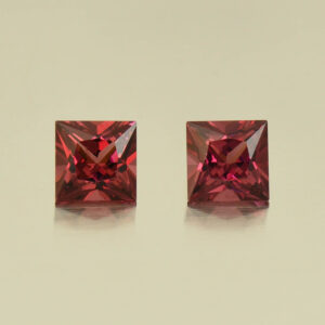 Rhodolite princess pair 5.0mm 1.62cts N rh512