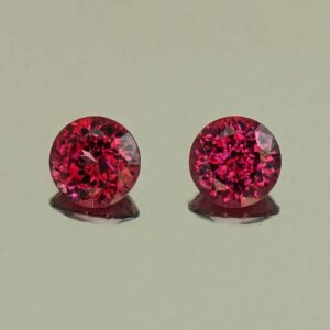 Rhodolite round pair 5.0mm 1.20cts N rh640