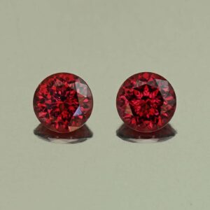Rhodolite round pair 5.5mm 1.60cts N rh650