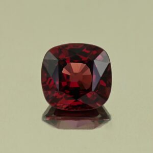 Rhodolite sq.cush 9.7x9.3x6.3mm 5.03cts N rh735