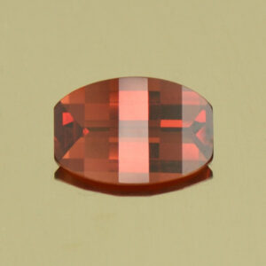 RoseMalayaGarnet opp bar barrel 6.4x4.3mm 0.61cts N rm368