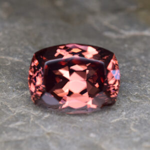 RoseZircon cush 18.4x14.2x9.6mm 27.66cts H zn111