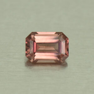 RoseZircon eme cut 7.3x5.2mm 1.74cts H zn5108