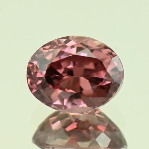 RoseZircon oval 10.0x8.0mm 4.55cts H zn8207