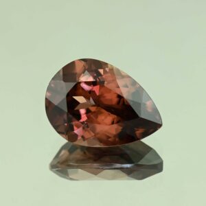 RoseZircon pear 17.9x12.8mm 17.36cts H zn193