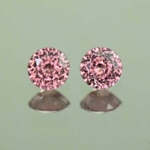 RoseZircon round pair 4.5mm 1.04cts H zn7194
