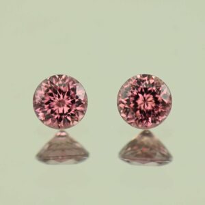 RoseZircon round pair 4.5mm 1.12cts H zn7670