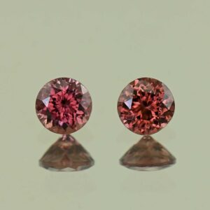 RoseZircon round pair 4.5mm 1.16cts H zn7673