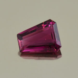 Rubellite tapered eme cut 11.0x9.0x5.3mm 3.39cts N tm1175