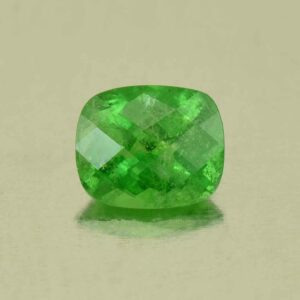 Tsavorite ch cush 6.5x5.4mm 0.96cts N ts521