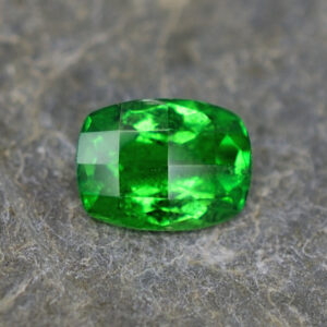 Tsavorite ch cush 9.1x6.8mm 2.04cts N ts184 crop SOLD