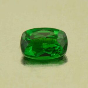 Tsavorite cush 5.7x3.8mm 0.53cts N ts540