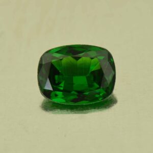 Tsavorite cush 6.3x4.9mm 0.71cts N ts554