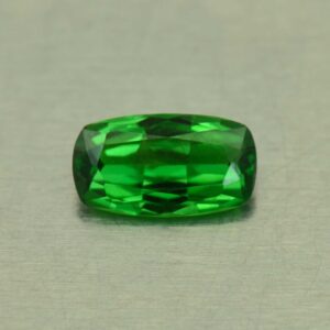 Tsavorite cush 7.2x4.0mm 0.61cts N ts381
