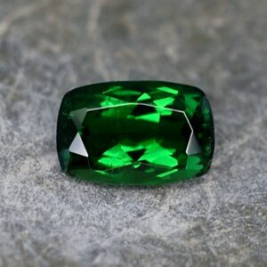 Tsavorite cushion 7.4x4.9mm 1.09cts ts299