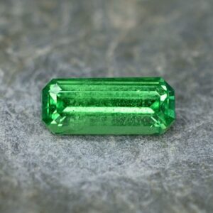 Tsavorite eme cut 9.2x3.9mm 1.17cts ts211