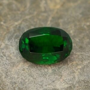 Tsavorite oval 8.1x5.8mm 1.53cts ts301
