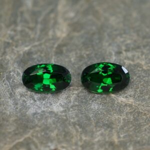Tsavorite oval pear 8.5x5.5 5.1mm 2.63cts ts201