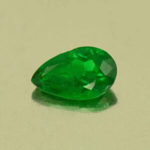 Tsavorite pear 8.1x5.0mm 0.98cts N ts670