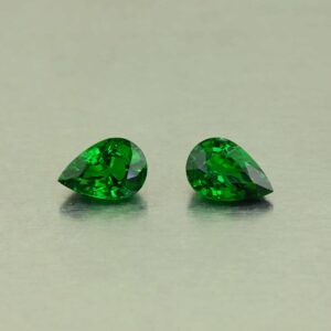 Tsavorite pear pair 8.0x5.4mm 2.33cts N ts698