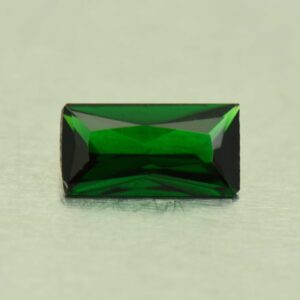 Tsavorite rect princess 8.5x4.4mm 0.96cts N ts383