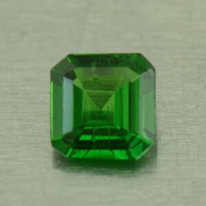 Tsavorite sq eme cut 4.0mm 0.31cts N ts335