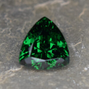 Tsavorite trillion 9.0x8.5mm 2.82cts N ts140 crop
