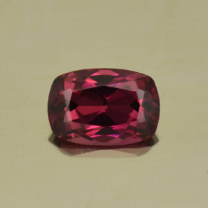 UmabliteGarnet cush 9.7x6.6mm 2.36cts N ug732
