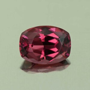 UmbaliteGarnet cush 7.7x5.7mm 1.48cts N ug1157