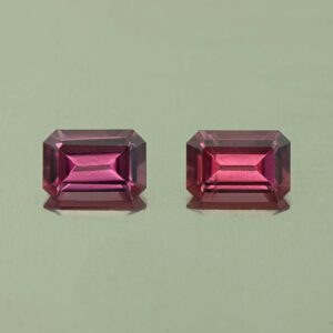 UmbaliteGarnet eme cut pair 5.9x4.0mm 1.19cts N ug1165