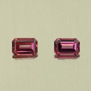 UmbaliteGarnet eme cut pair 6.1x4.0mm 1.43cts N ug1303