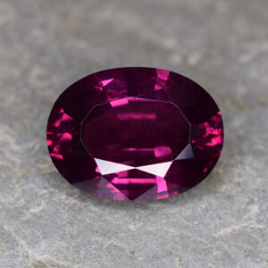 UmbaliteGarnet oval 12.6x9.6mm 5.84cts N b ug260 crop